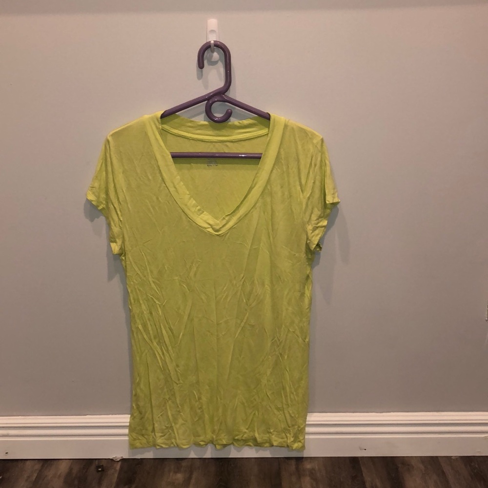 V-neck t-shirt